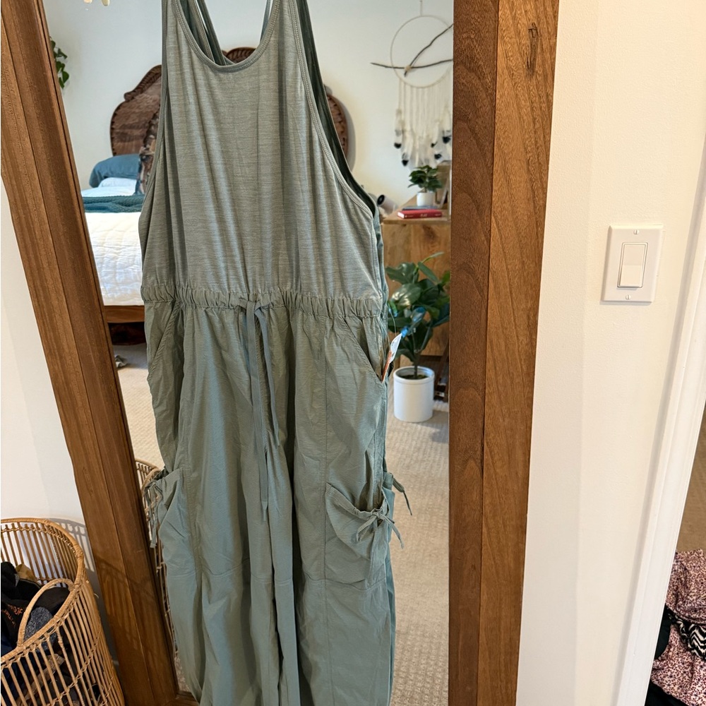Free People NWT Green Sleeveless Jumpsuit with Elastic Waist and Wide Legs LARGE